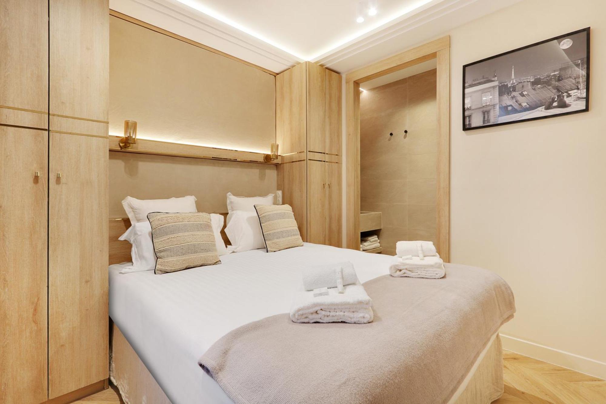 Off Majesti Upper Marais Apartment- Rue Du Faubourg Saint-Martin Париж Экстерьер фото