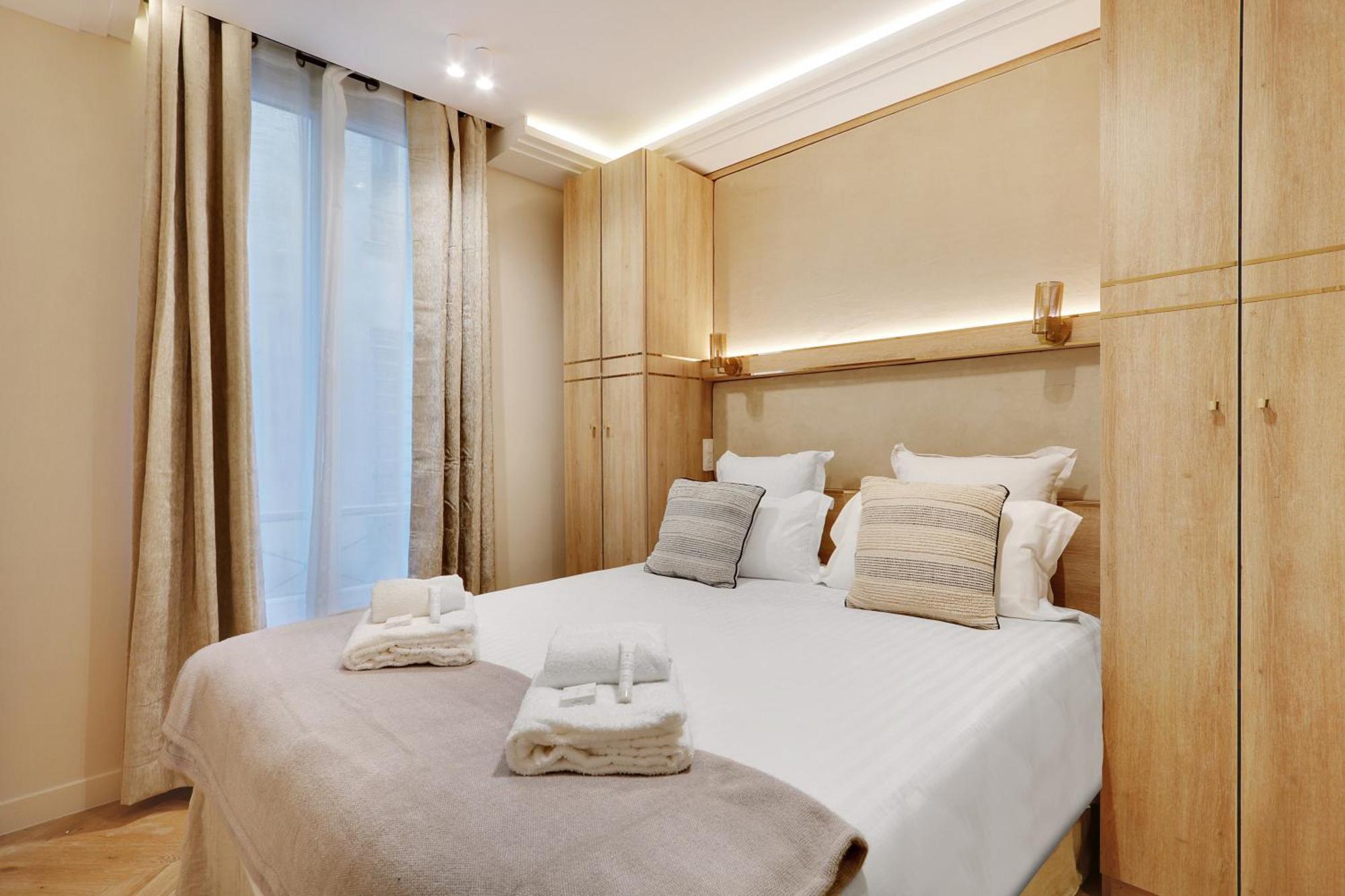 Off Majesti Upper Marais Apartment- Rue Du Faubourg Saint-Martin Париж Экстерьер фото